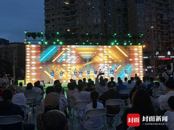 德旺配资 “大佛姥爷站起来鼓掌”刷屏！“川超”乐山队歌、队徽正式亮相